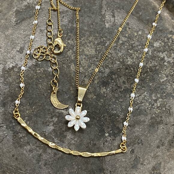 NEW FP x Luna Norte Flower Mother Of Pearl Necklace Set - Picture 8 of 10